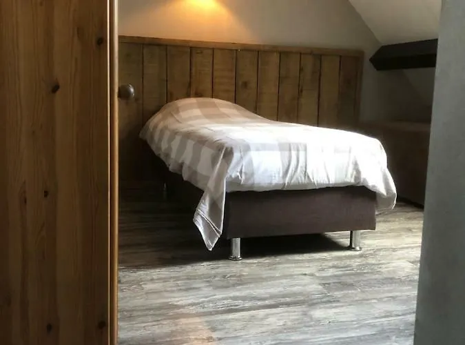 De Bimd Hoeve Bed and breakfast De Bus